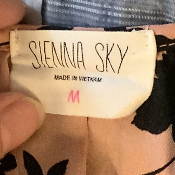 EUC Sienna Sky Pink/Black Long Sleeve Blouse Size:  Medium - Picture 6 of 7